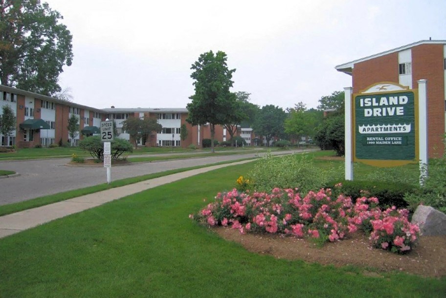 a sign for island drive in front of a building